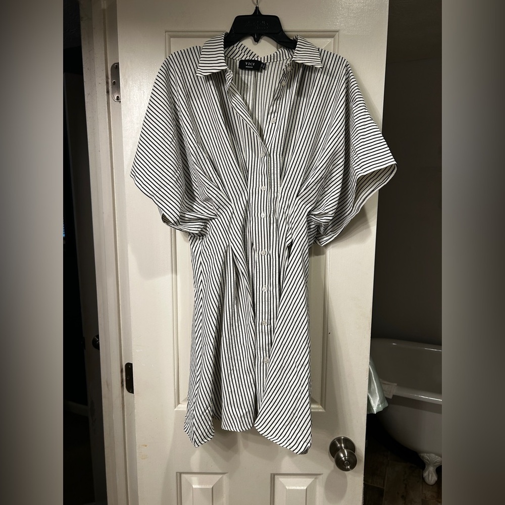 NEW NWT Annabelle Striped Mini Shirt Dress
size Medium- Sold Out Online - Picture 4 of 6